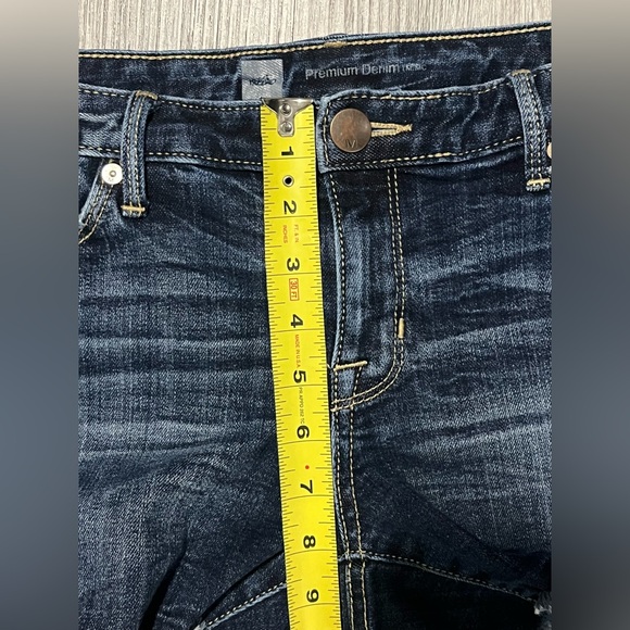 Mossimo Dark Denim Jean Shorts - Raw Hem, Dark Wash, Stretch - Women’s Size 8 - Picture 6 of 8